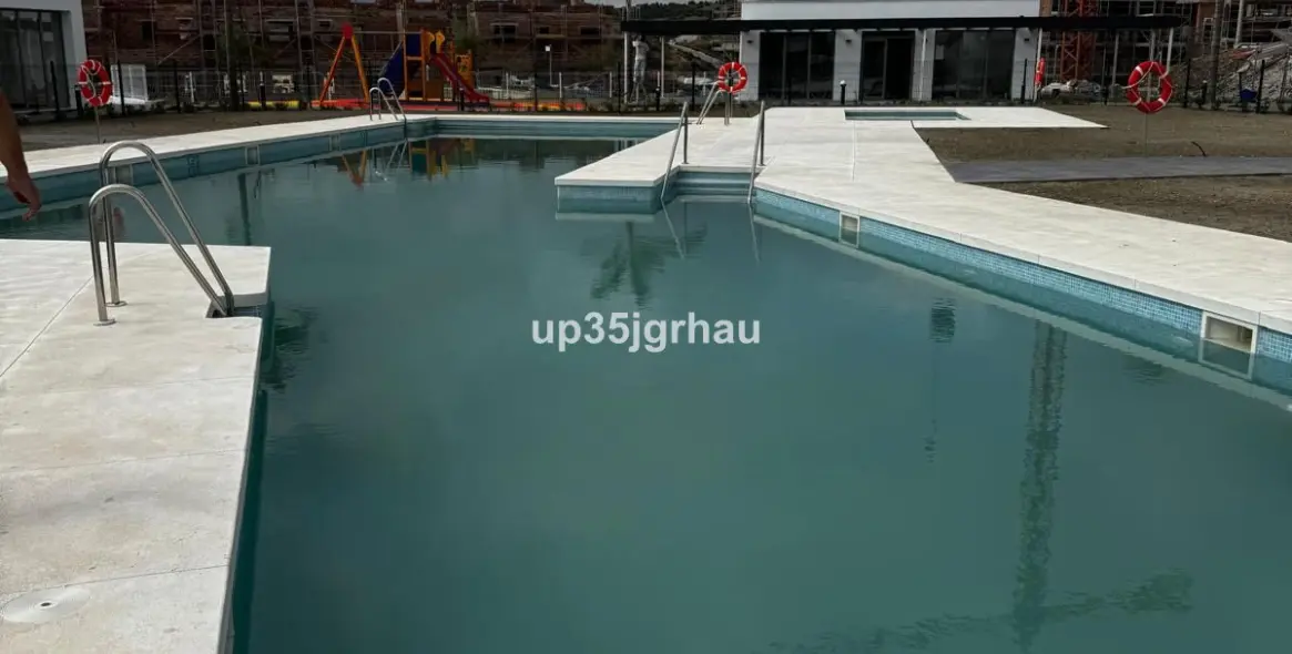 Продажа апартаментов на среднем этаже в Estepona 5