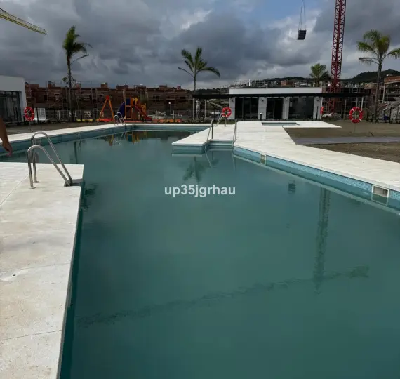 Продажа апартаментов на среднем этаже в Estepona