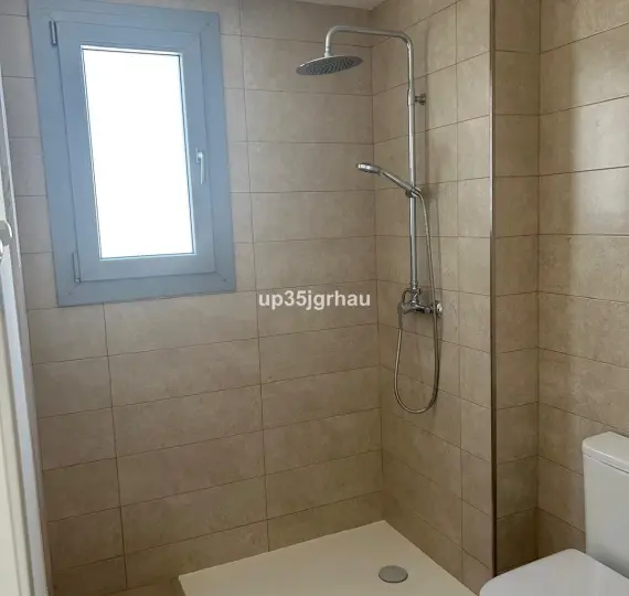 Продажа апартаментов на среднем этаже в Estepona