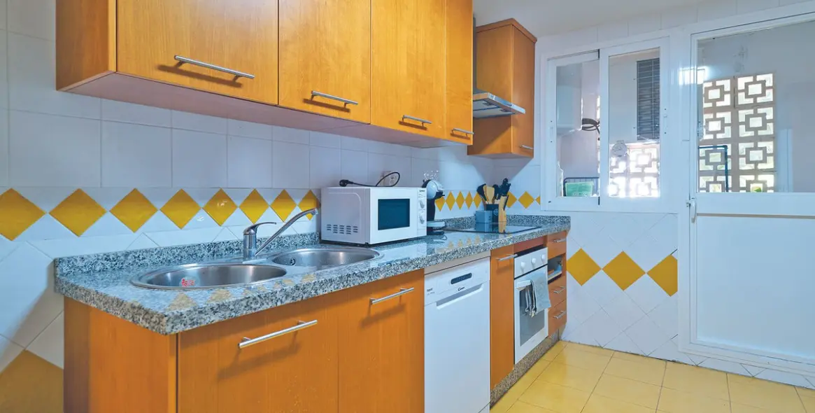 Sale of ground floor apartment in Río Real 9