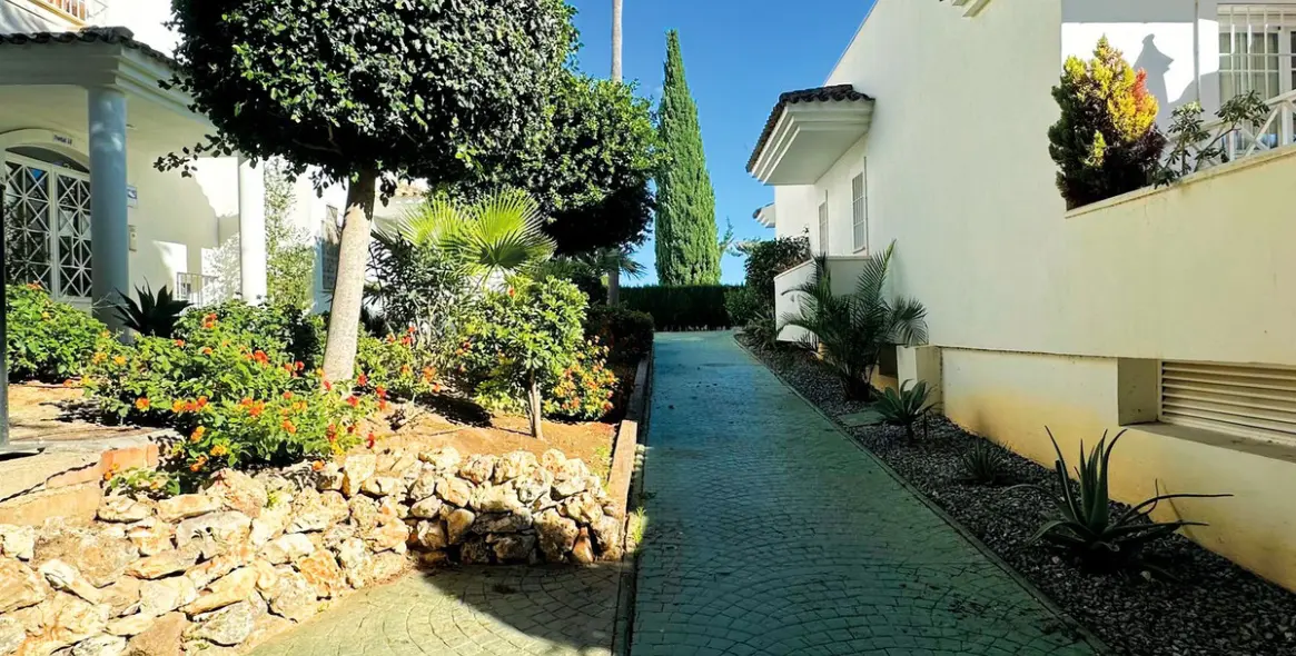 Sale of ground floor apartment in Río Real 19