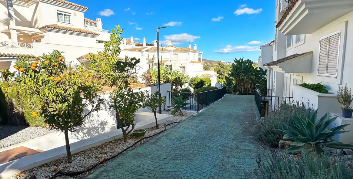 Sale of ground floor apartment in Río Real 20
