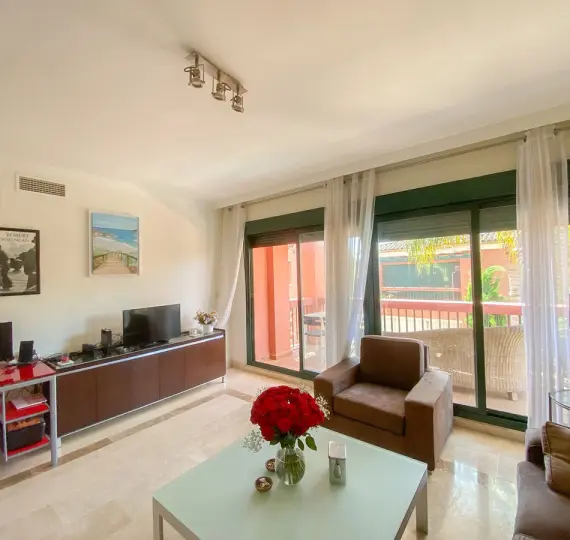 Sale of middle floor apartment in Marbesa