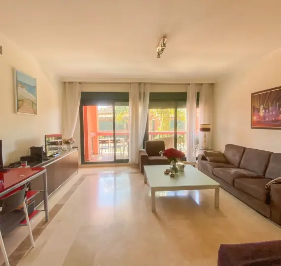 Sale of middle floor apartment in Marbesa