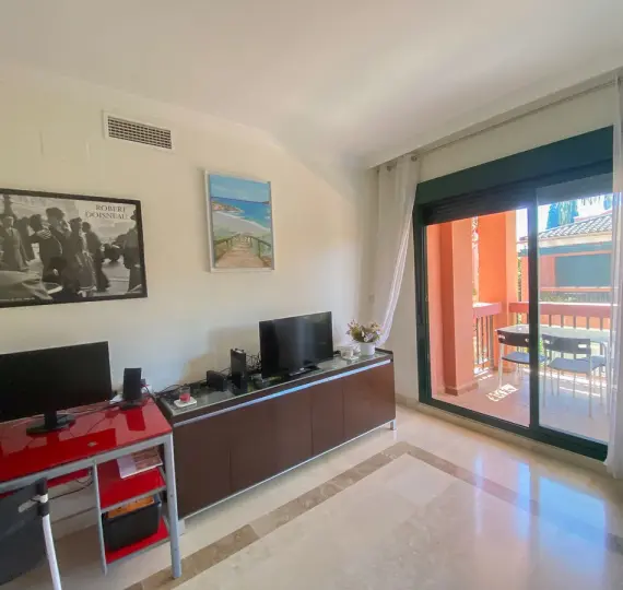 Sale of middle floor apartment in Marbesa