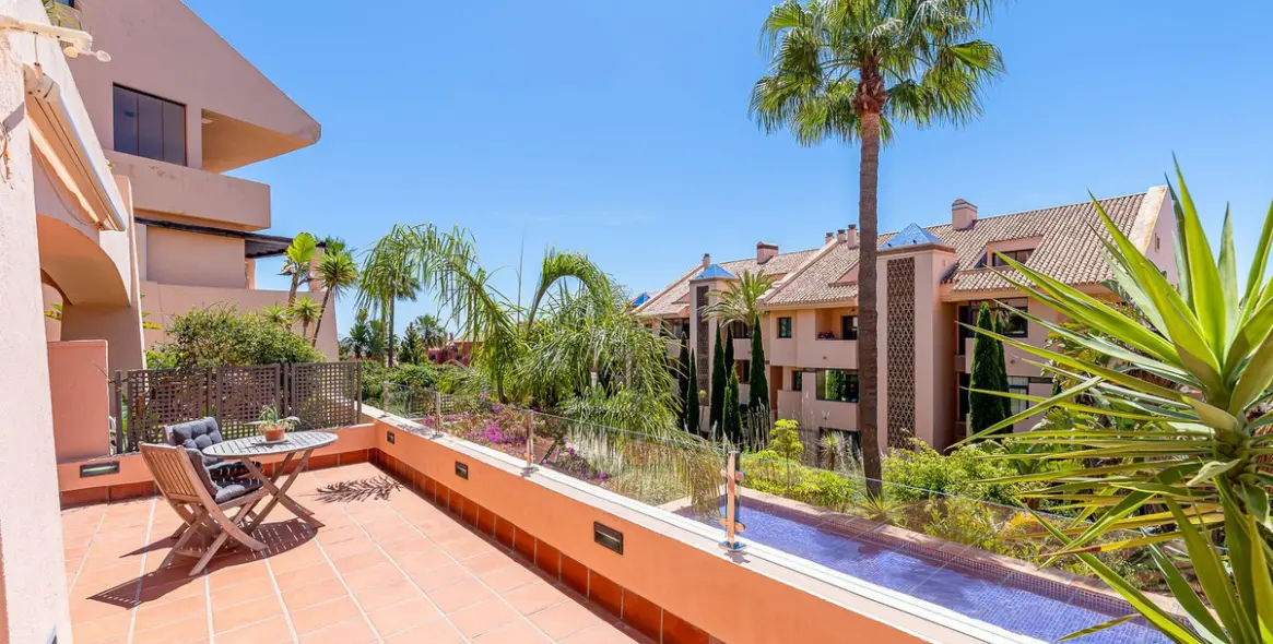 Sale of ground floor apartment in Calahonda 1