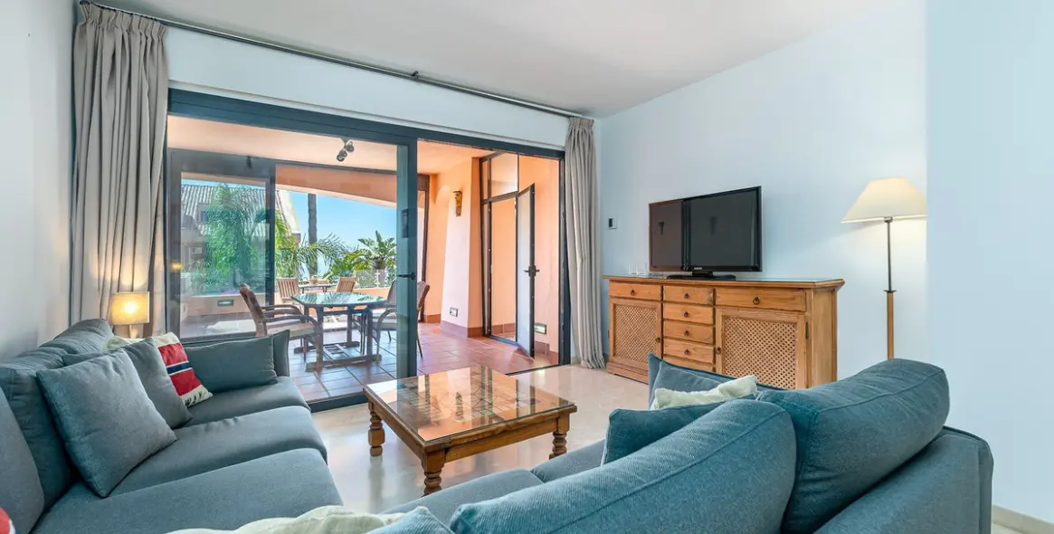 Sale of ground floor apartment in Calahonda 4