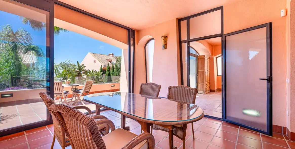 Sale of ground floor apartment in Calahonda 5