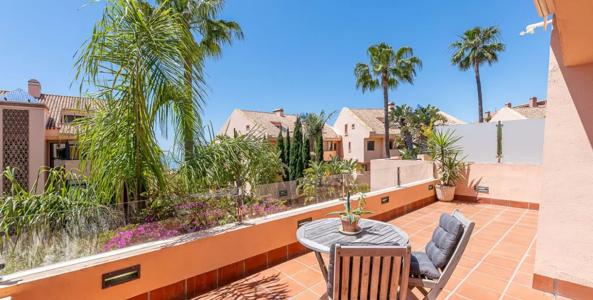 Sale of ground floor apartment in Calahonda 6