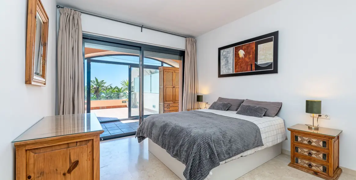 Sale of ground floor apartment in Calahonda 10