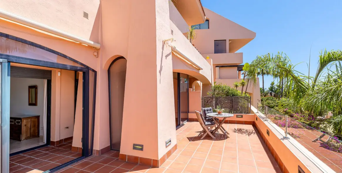 Sale of ground floor apartment in Calahonda 11