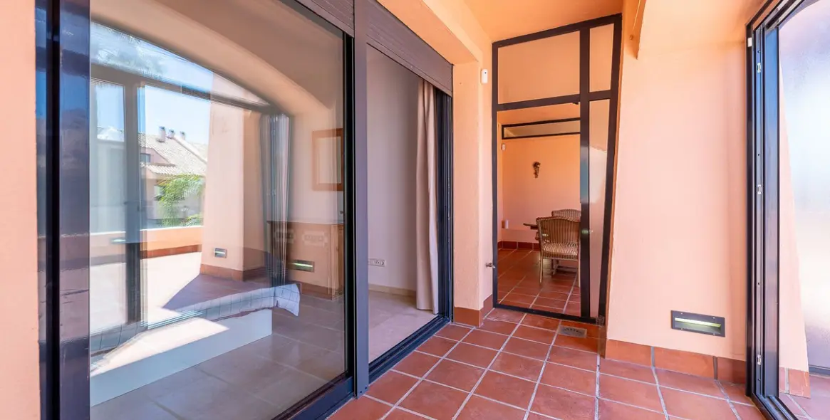 Sale of ground floor apartment in Calahonda 12