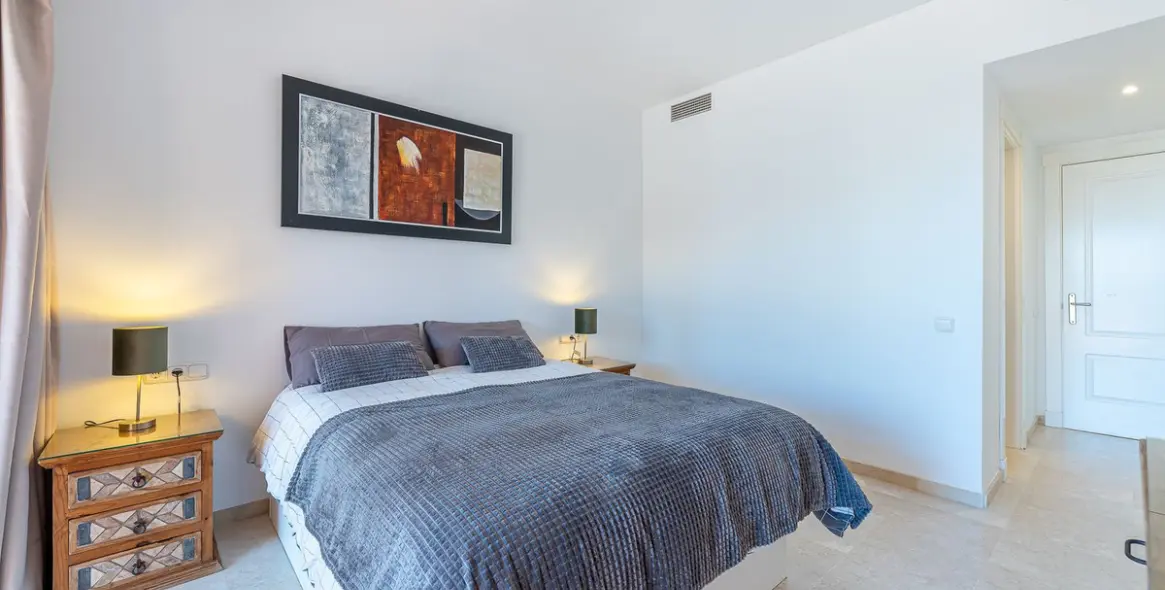 Sale of ground floor apartment in Calahonda 13