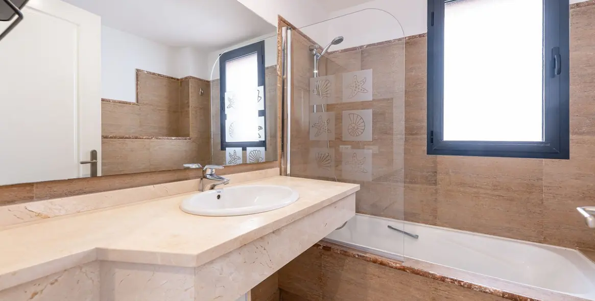 Sale of ground floor apartment in Calahonda 14