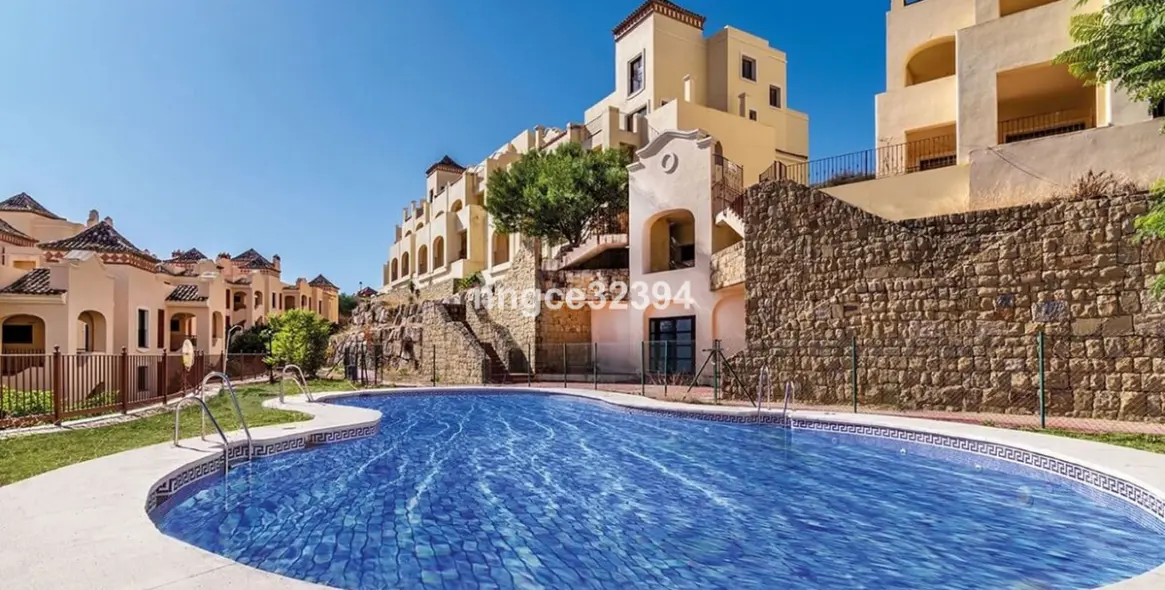 Sale of penthouse in Estepona 1