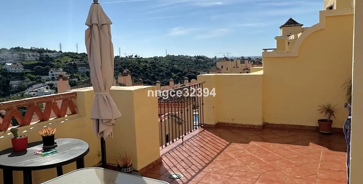 Sale of penthouse in Estepona 3