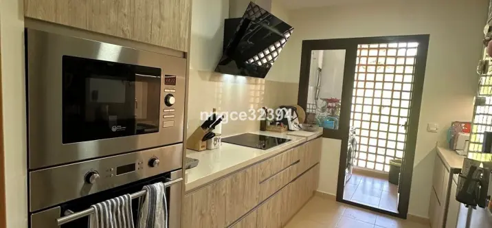 Penthouse R5017942 3