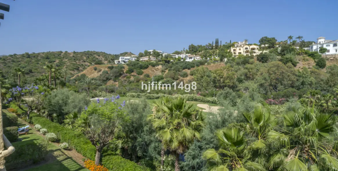 Продажа апартаментов на среднем этаже в Benahavís 2