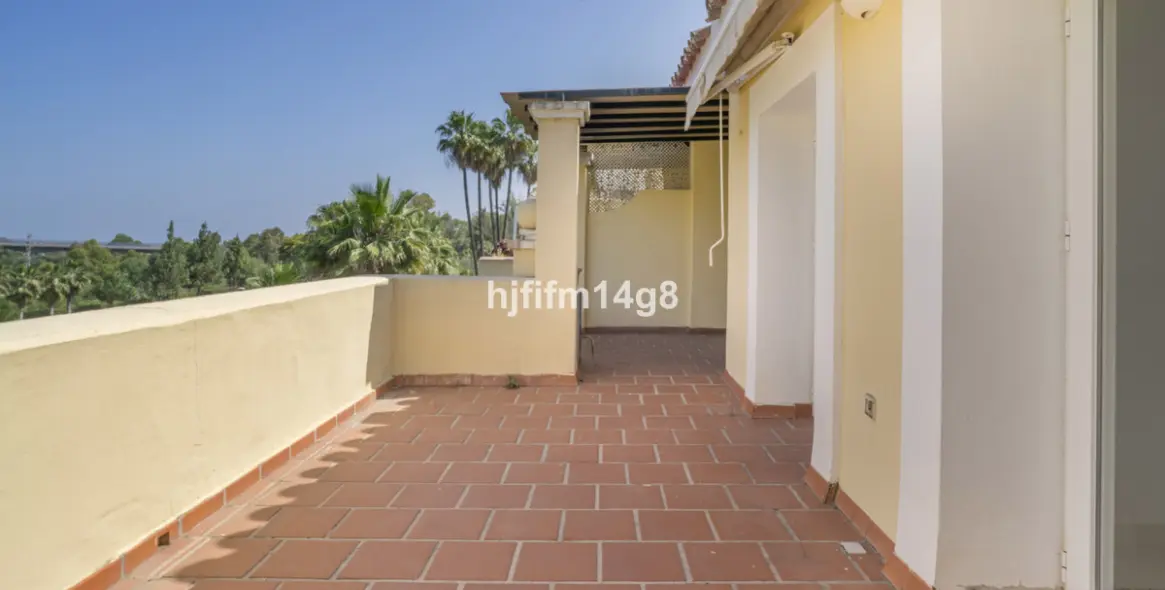 Продажа апартаментов на среднем этаже в Benahavís 3