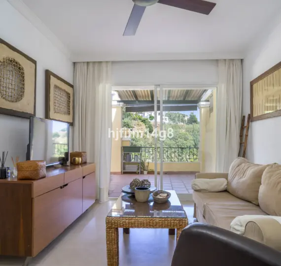 Продажа апартаментов на среднем этаже в Benahavís