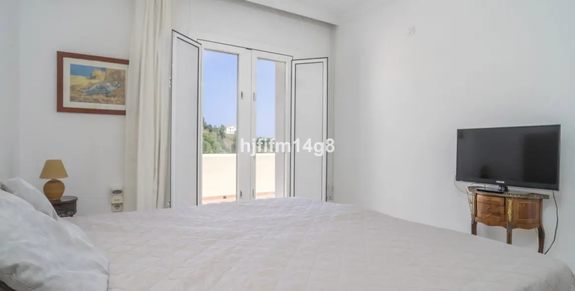 Продажа апартаментов на среднем этаже в Benahavís 11