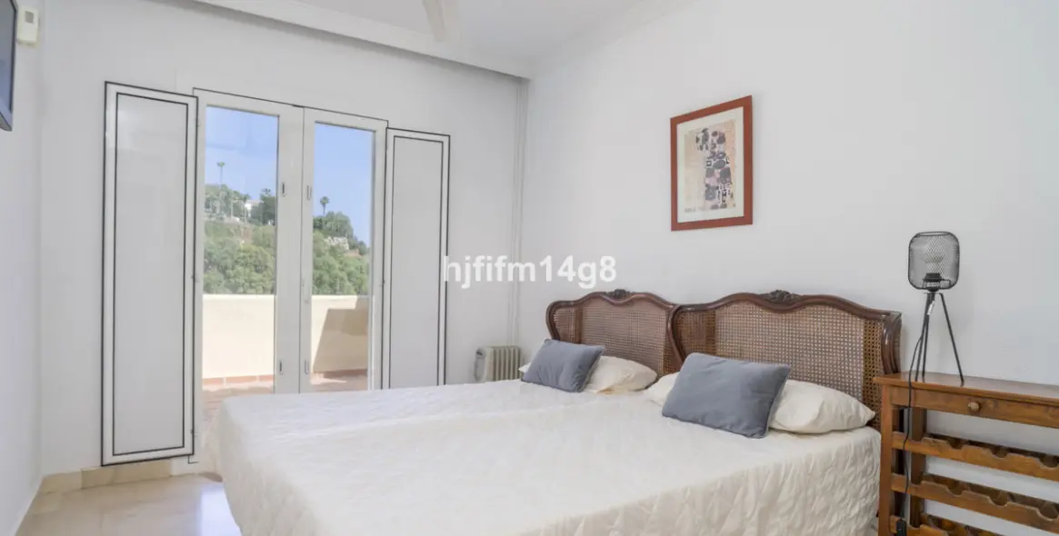 Продажа апартаментов на среднем этаже в Benahavís 14