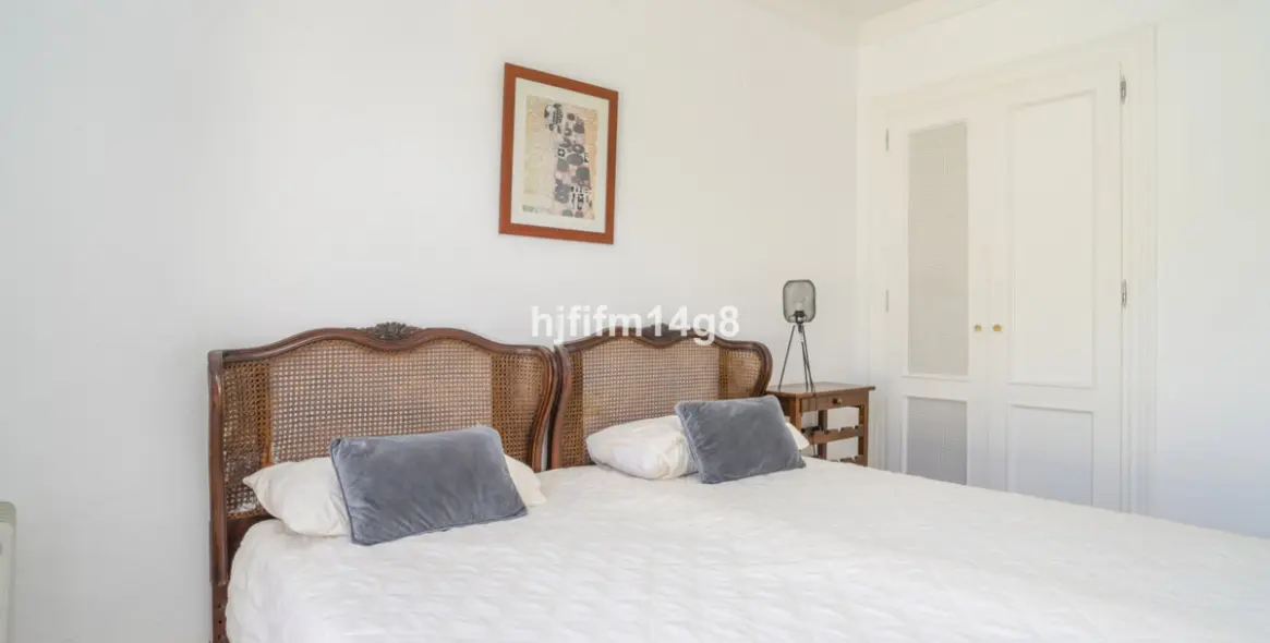 Продажа апартаментов на среднем этаже в Benahavís 15