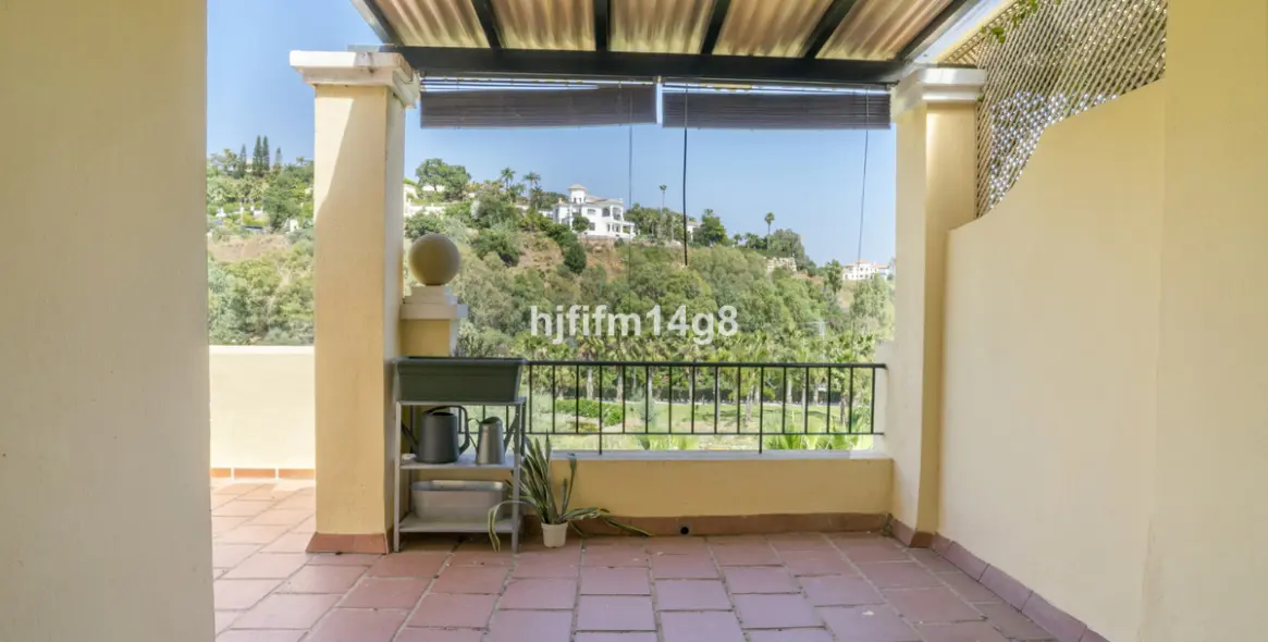 Продажа апартаментов на среднем этаже в Benahavís 18