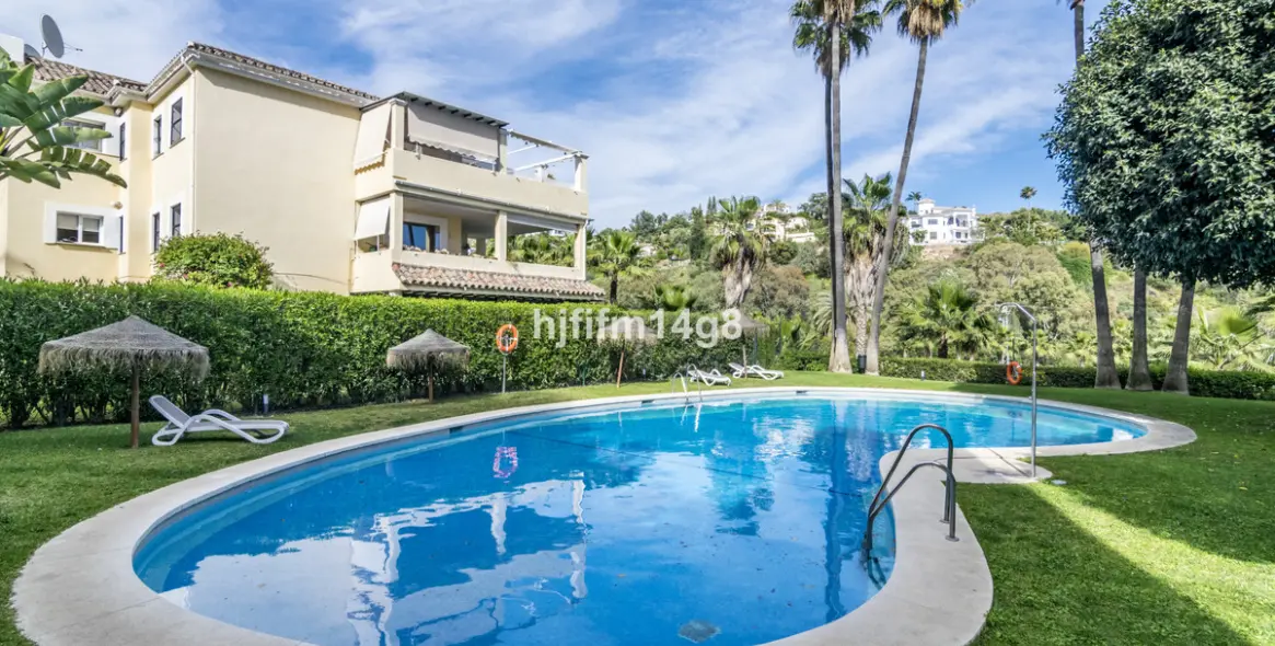 Продажа апартаментов на среднем этаже в Benahavís 19