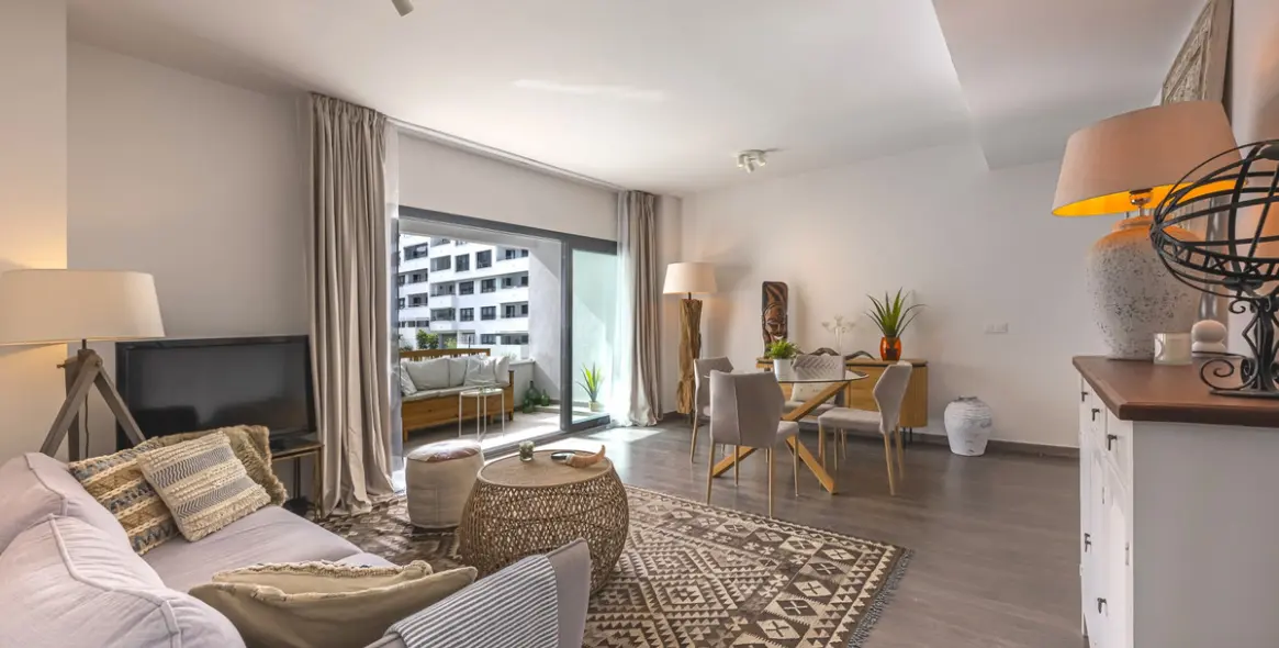 Sale of middle floor apartment in Estepona 1