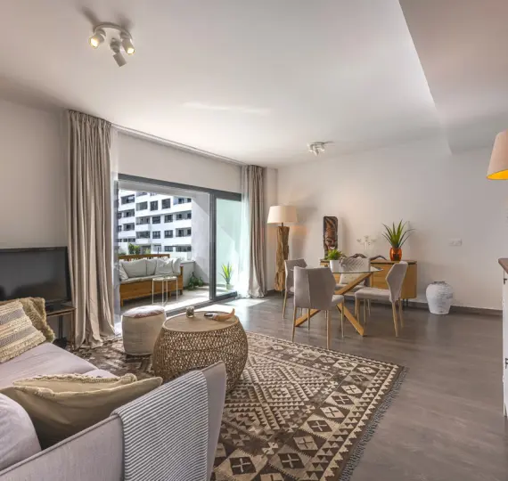 Sale of middle floor apartment in Estepona