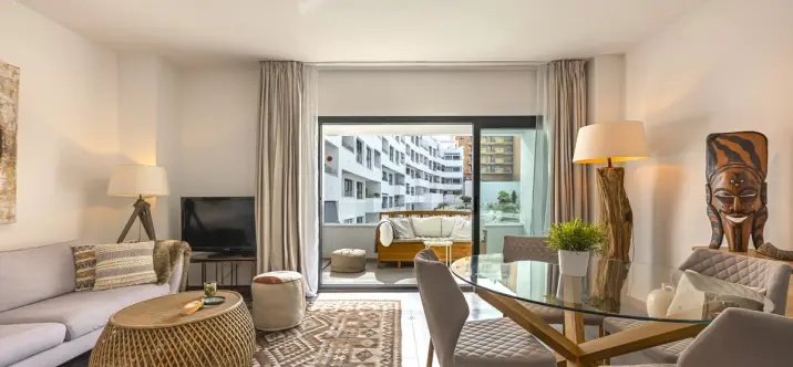 Sale of middle floor apartment in Estepona 1