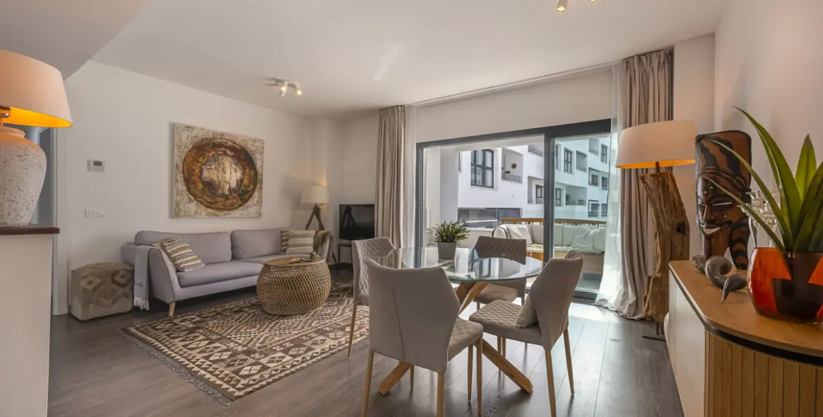 Sale of middle floor apartment in Estepona 4