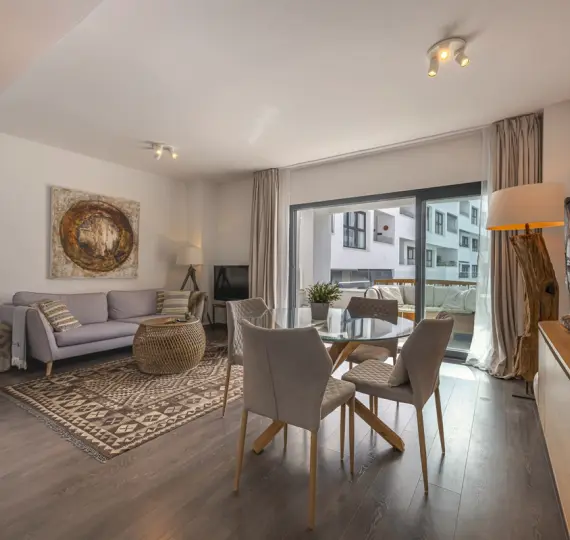 Sale of middle floor apartment in Estepona