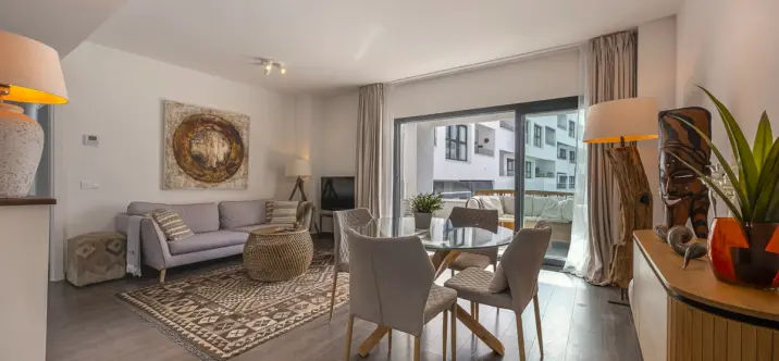 Sale of middle floor apartment in Estepona 3