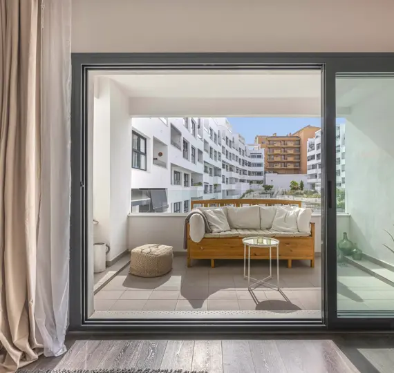 Sale of middle floor apartment in Estepona