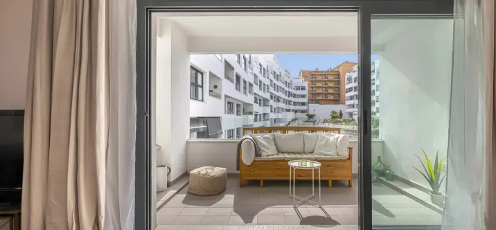 Sale of middle floor apartment in Estepona 4