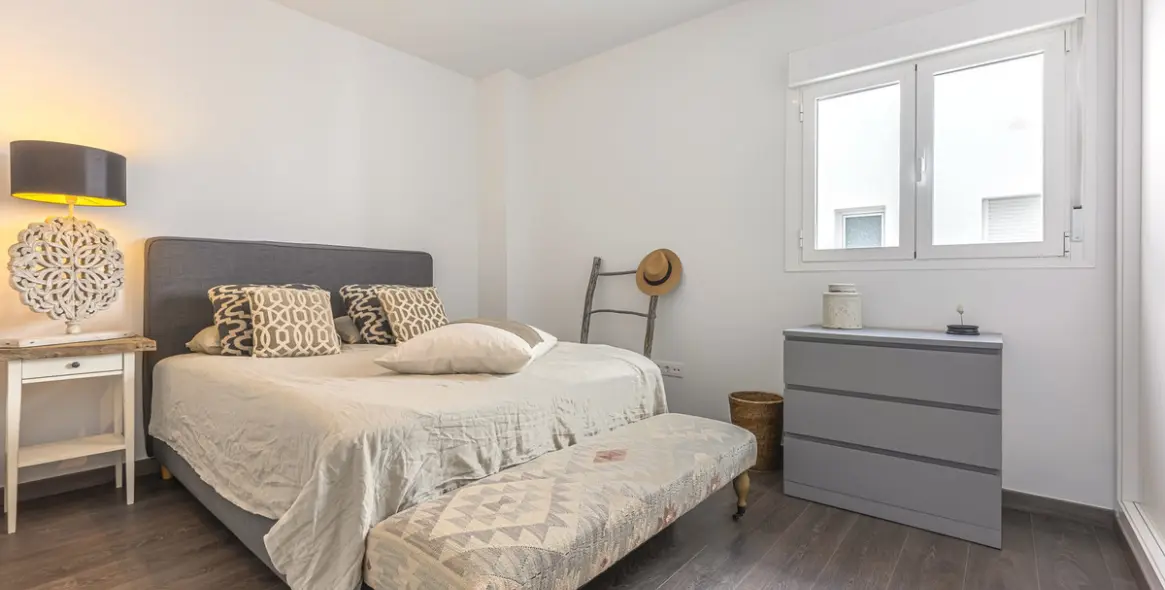 Sale of middle floor apartment in Estepona 13