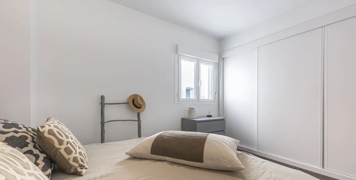 Sale of middle floor apartment in Estepona 14