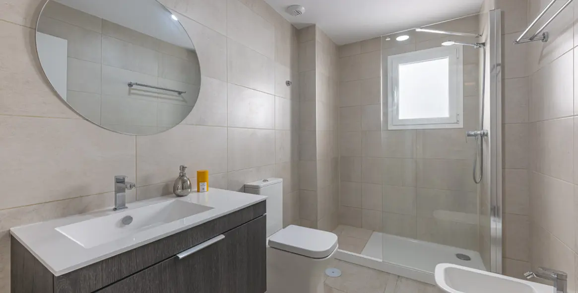 Sale of middle floor apartment in Estepona 16