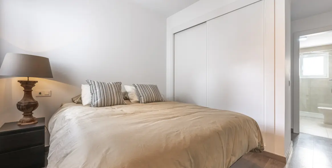 Sale of middle floor apartment in Estepona 17