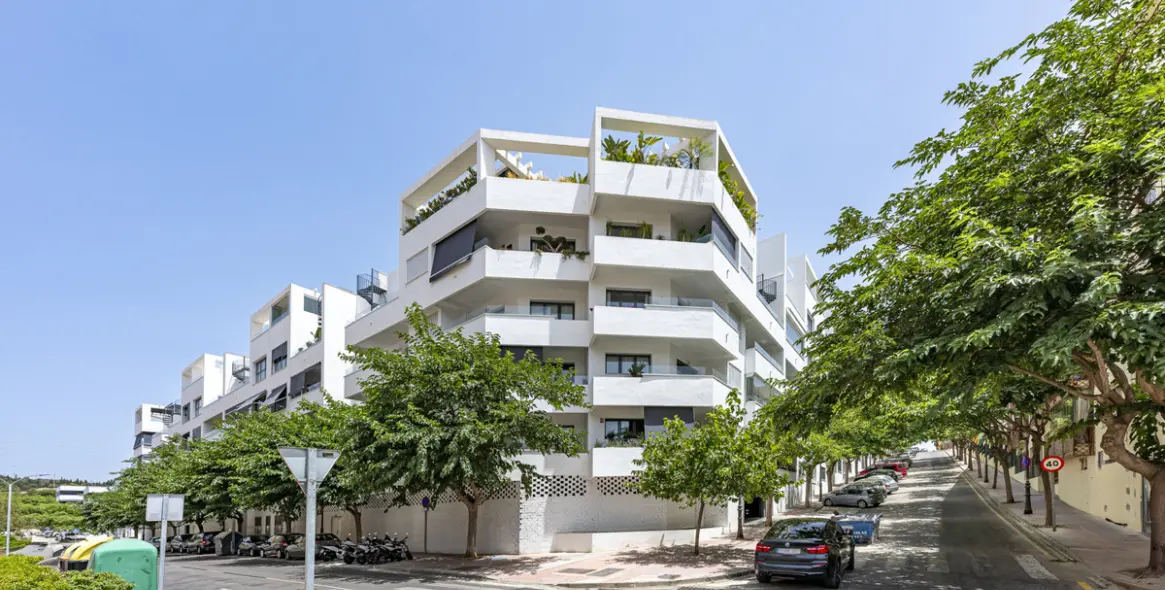 Продажа апартаментов на среднем этаже в Estepona 24
