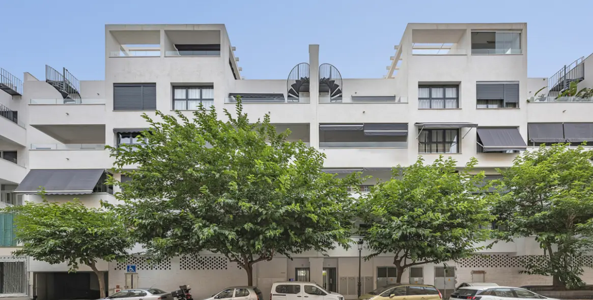 Продажа апартаментов на среднем этаже в Estepona 25