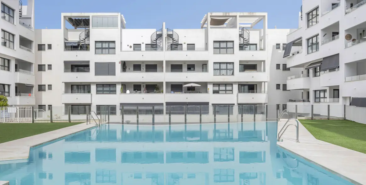 Продажа апартаментов на среднем этаже в Estepona 26