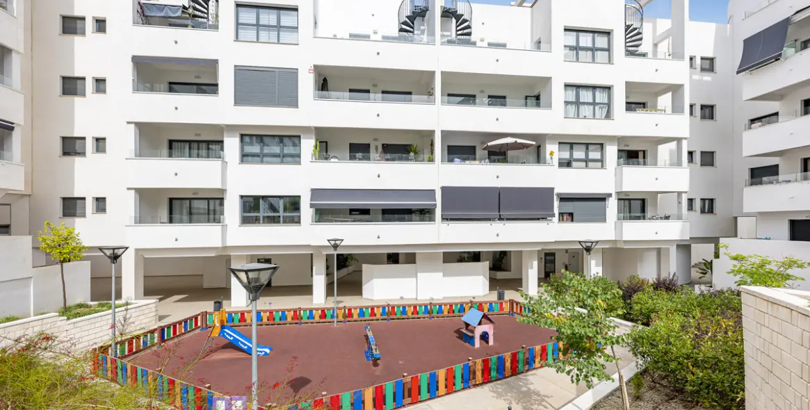 Продажа апартаментов на среднем этаже в Estepona 29