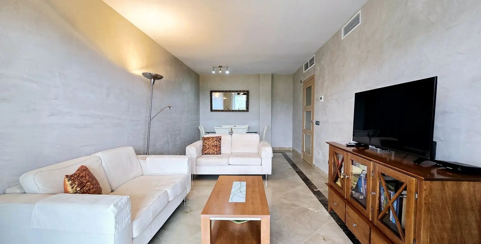 Sale of middle floor apartment in La Duquesa 4