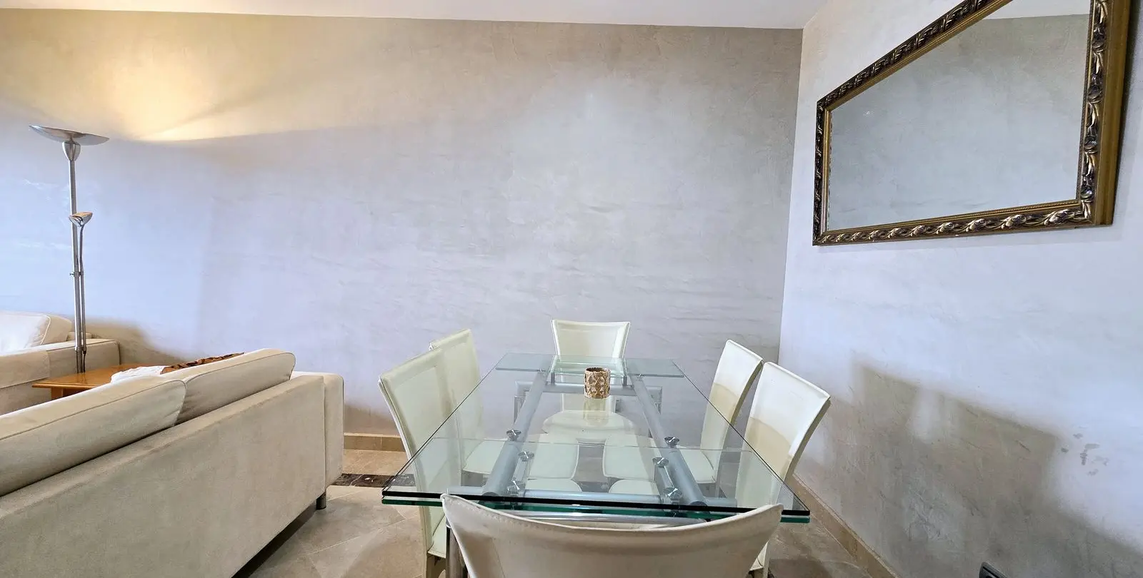 Sale of middle floor apartment in La Duquesa 5