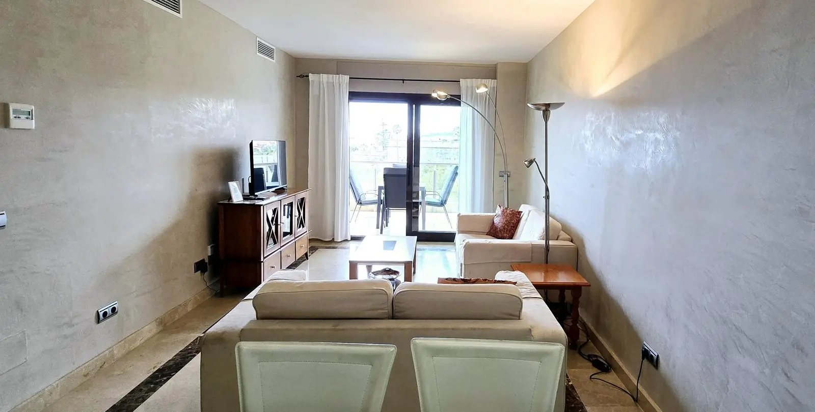 Sale of middle floor apartment in La Duquesa 6