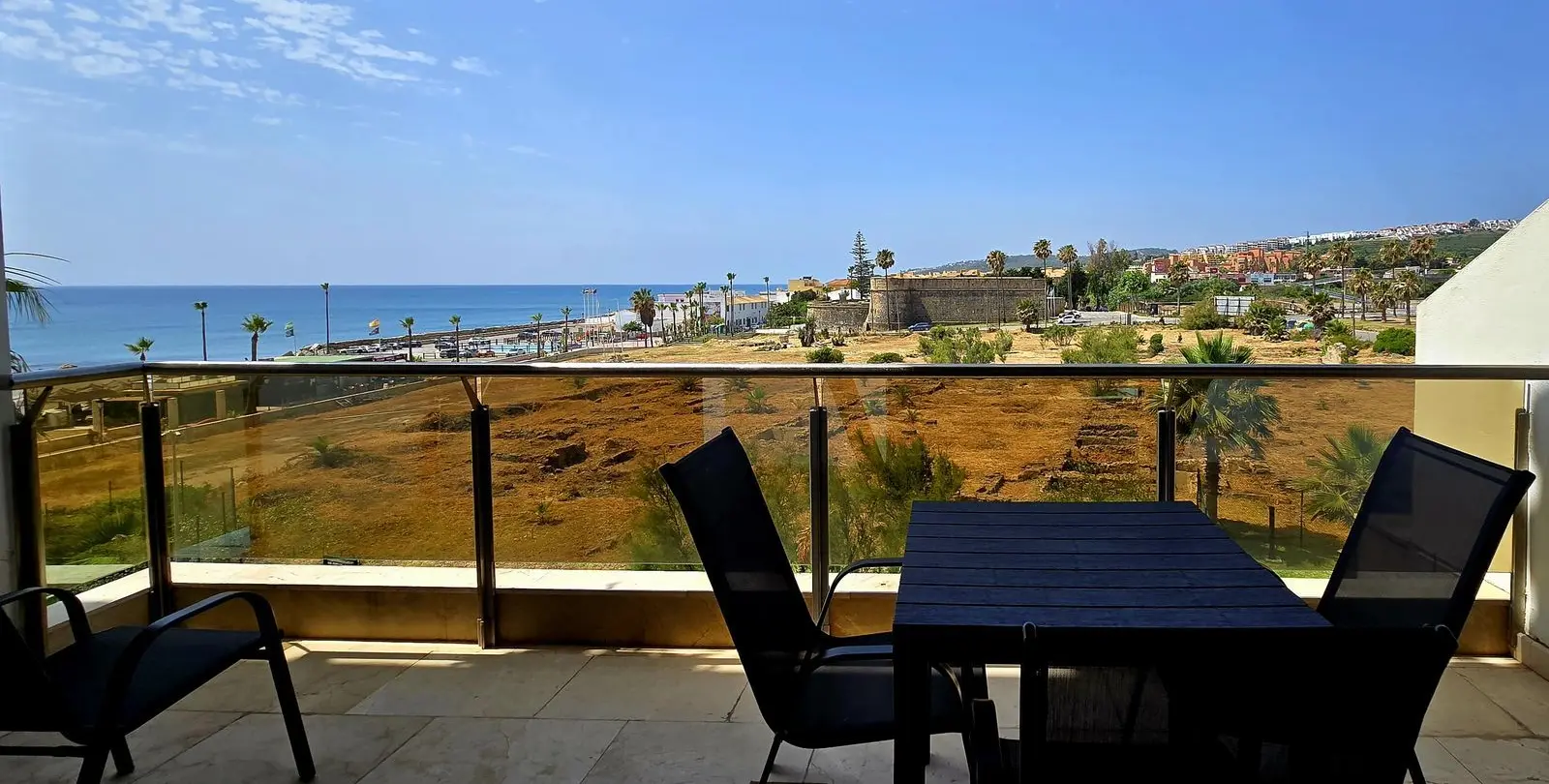 Sale of middle floor apartment in La Duquesa 7