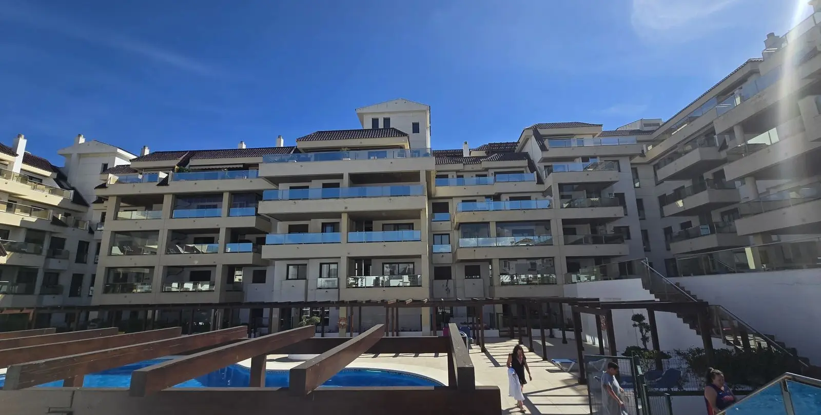 Sale of middle floor apartment in La Duquesa 11